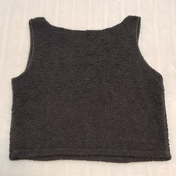 $5 in a Bundle 🦋 Charcoal Gray Cropped V-Neck Teddy Tank - Picture 6 of 10